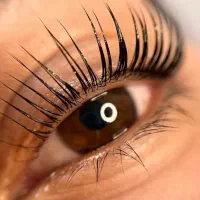 لیفت و‌لمینیت مژه و ابرو با ۵۰% تخفیف