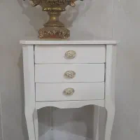 میز و مجسمه