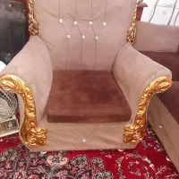 مبل راحتی با میز و چهار عسلی