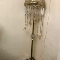 آباژور ایستاده