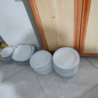 تعدادی ظروف پذیرایی