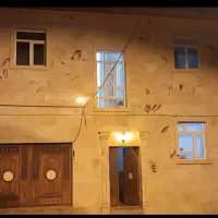 خانه ی دو طبقه به فروش می رسد
