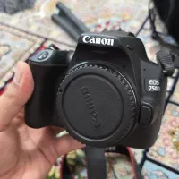 دوربین Canon 250D با لنز اضافی