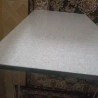 میز تحریر برای استفاده لب تاب برای درس و غیره