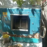 کولر آبی کوچک و در پیکان سمت شاگرد