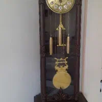 ساعت دیواری ایستاده