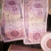 دوعدد اسکناس قدیمی بانک و مقداری ساعت مجی