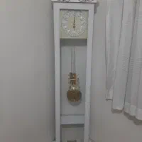 ساعت سفید ایستاده