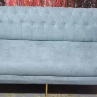 فروش مبل مخمل طوسی مدرن کاملا نو  با پایه طلایی