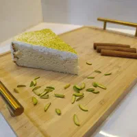 کیک سه شیر پسته ای
