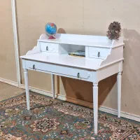 انواع میزتحریر کلاسیک و جدید با رنگ‌بندی دلخواه