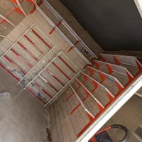 نصب/پخش قفسه های دیوارکوب رنگی