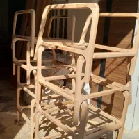 کارگر نیم ماهر نجاری چوب مبل وپاسنگ