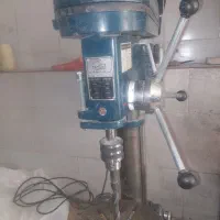 دریل ستونی ۵ ماه کار کرده نو و تمیزبا مقداری