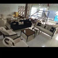 فروشنده و حسابدار مبتدی متعهد مبلمان