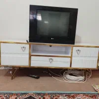 میز تلویزیون و تلوزیون