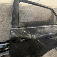 در عقب سمت راننده جک اس ۵