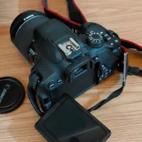 دوربین Canon 700D + لنز 18-55تمیز و سالم