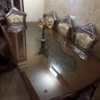 میز،ناهار خوری شیک ۸ نفره و  دارای شیشه ذخیم