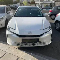 سواری تویوتاکمری هیبریدی