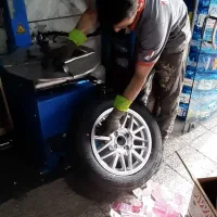 شاگرد لاستیک فروشی