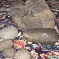 سنگ مشکوک به شهاب سنگ کسی تشخیص میده بگه