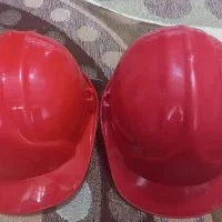 دو عدد کلاه ایمنی به همراه یک شیشه محافظ