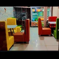 چهار عدد میز نهار خوری  با ۱۲ تا صندلی  و تابلو