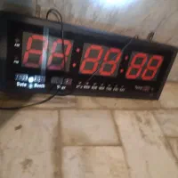 ساعت دیواری با تمامی نشانگر ها