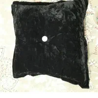 کوسن مخمل مشکی
