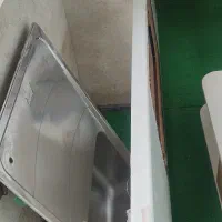 سینک ظرفشویی در حد نو، به همراه تخته کابینت