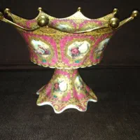 ظرف پایه دار خارجی