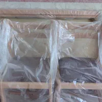 صندلی و میز چوبی وصندلی گردان کاملا نو