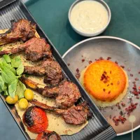 جذب همکار خانم برای پذیرش و سالن (میزبان حرفه‌ای)