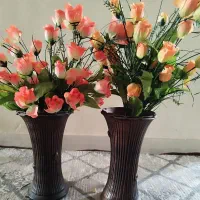 گل مصنوعی و گلدان