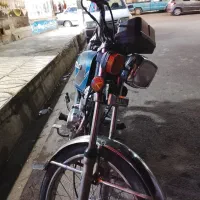 یک دستگاه موتور سیکلت