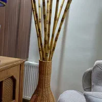 گلدان و چوب های بامبو