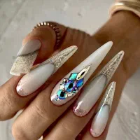 آموزش وخدمات کاشت ناخن با۲مدرک+کراتین+مژه+رنگولایت