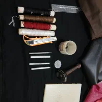 تمام وسایل چرم دوزی  در حد نو