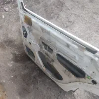 در عقب راست پژو