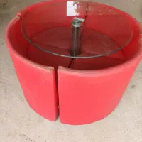 میز شیشه ای با صندلی چرم کافه ای