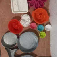 تعدادی قالب کیک و ژله