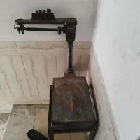 باسکول سنگی ۵۰کیلوی قدیمی سالم