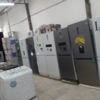 به یک فروشنده خانم  خوش  رو خوش بر خورد و پر انرژی