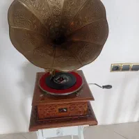 گرامافون عتیقه قدیمی