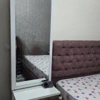 تخت خواب جک دار و آینه