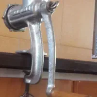 چرخ گوشت دستی سالم و تمیز