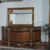 فروش یک دست مبل راحتی و آینه کنسول