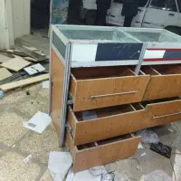 ویترین چوبی با کشو
