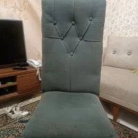 چهار عدد صندلی  میز نهار خوری  فروش می‌رسد